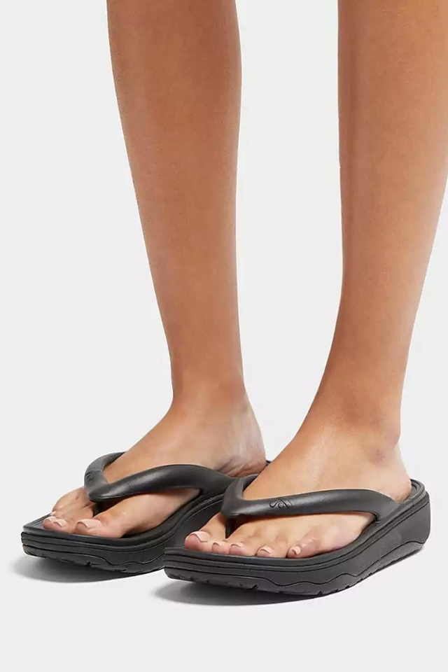 Fit Flop Relieff Recovery Toe Post Sandals - Black