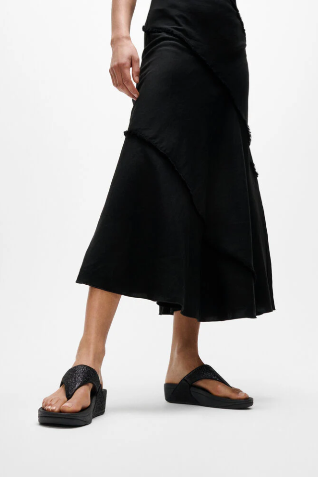 Fit Flop Lulu Crinkled-Shimmer Toe Post Sandals - Metallic Black