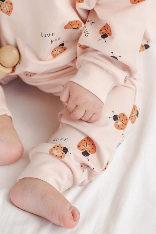 Quincy Mae Relaxed Sweatpant - Love Bug