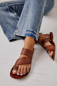 Free People Abilene Toe Loop Sandal - Luggage