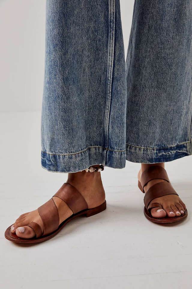 Free People Abilene Toe Loop Sandal - Luggage