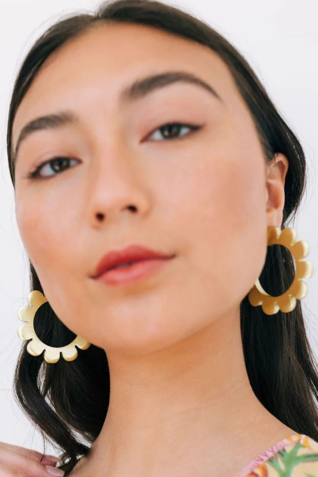 Sunshine Tienda Gold Flower Outline Hoops